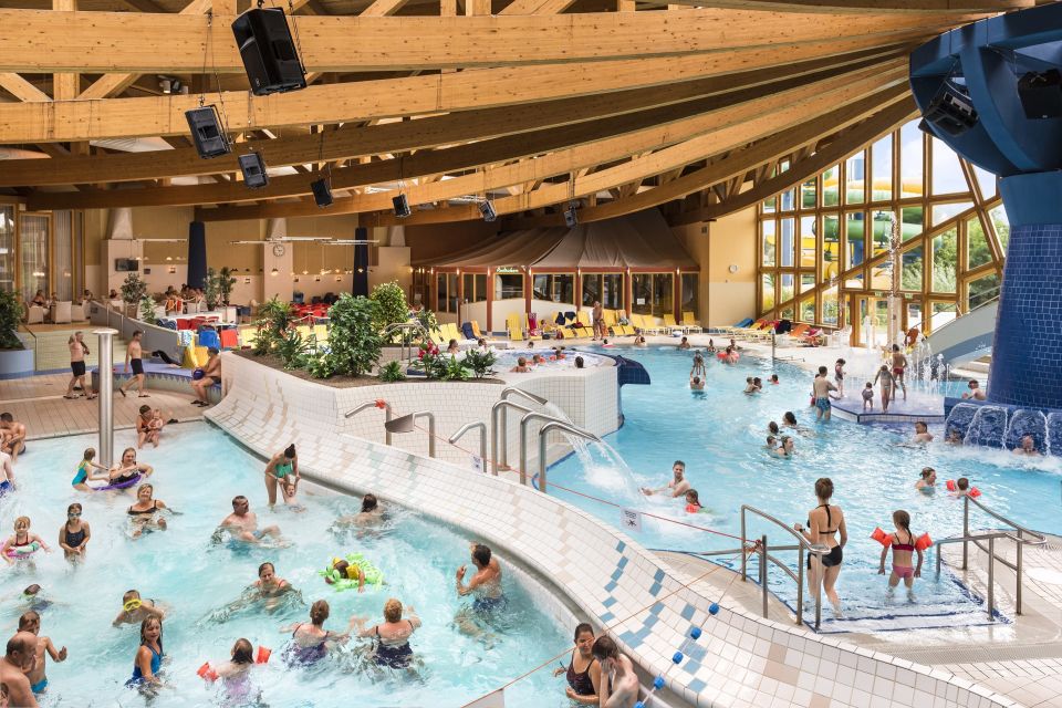 NaturTherme Badelandschaft im Sommer, Foto: Tom Schweers, Lizenz: NaturThermeTemplin GmbH